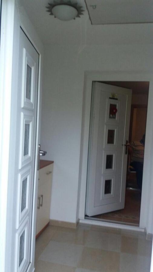 Minihaus In Zagreb Apartman Sesvete Kültér fotó