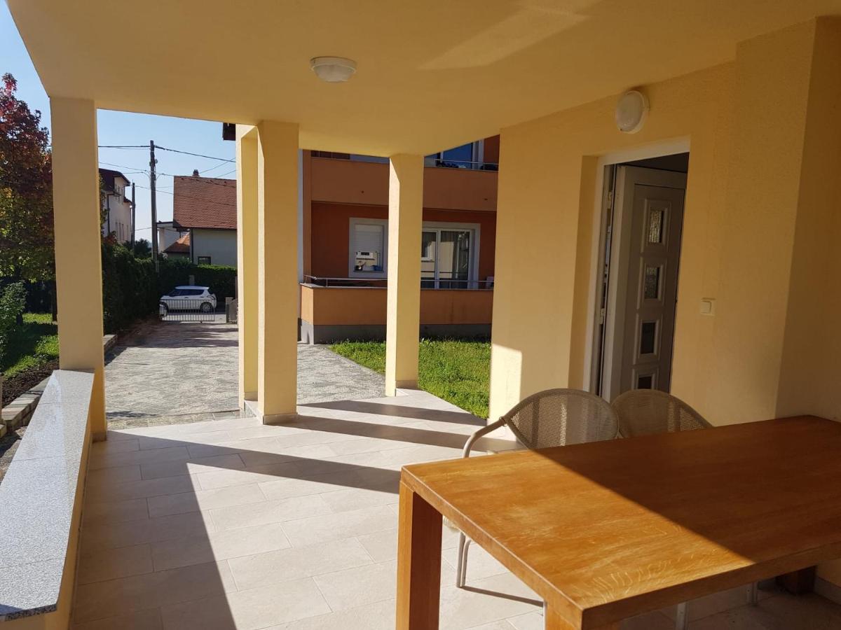 Minihaus In Zagreb Apartman Sesvete Kültér fotó