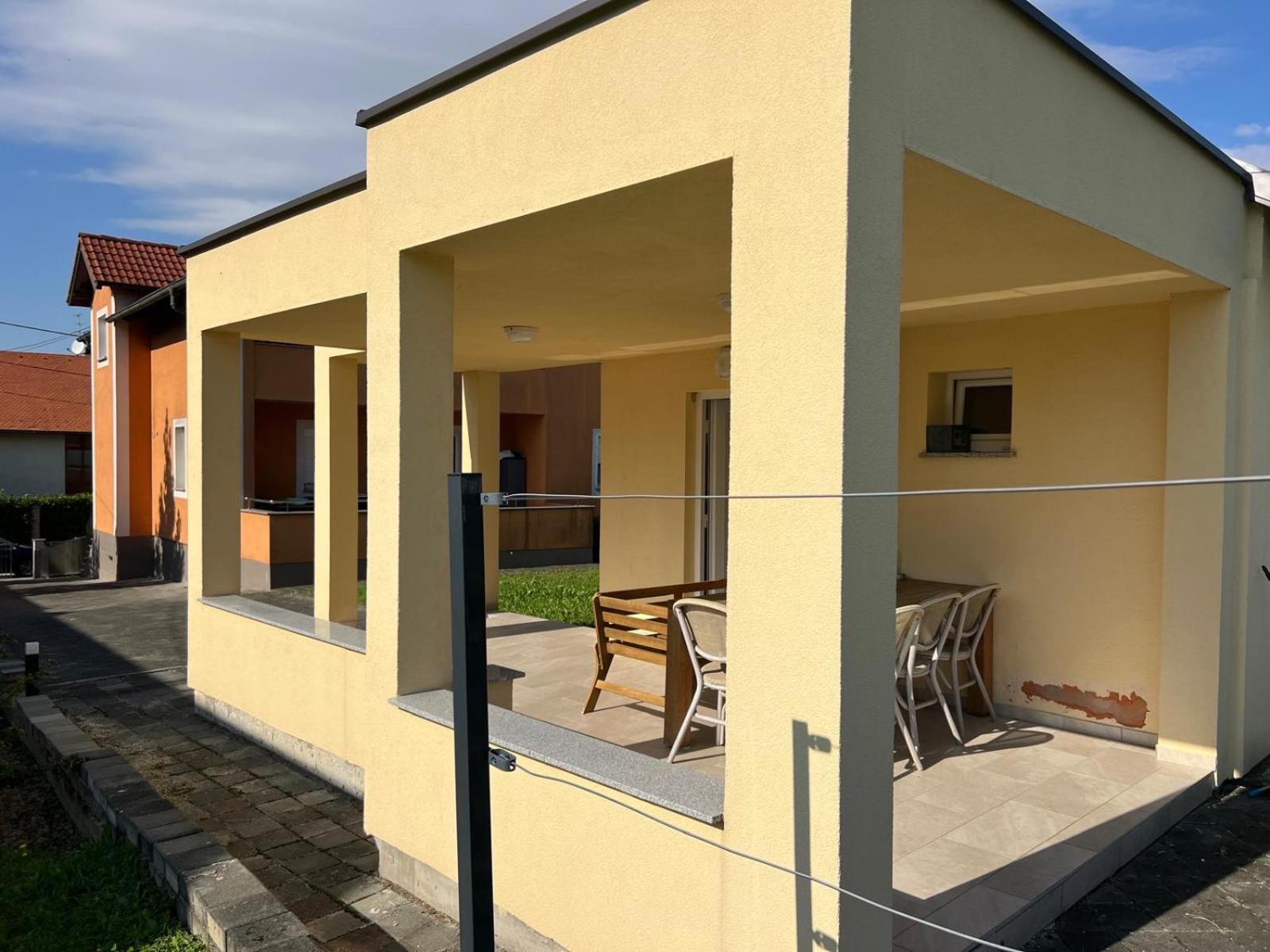 Minihaus In Zagreb Apartman Sesvete Kültér fotó