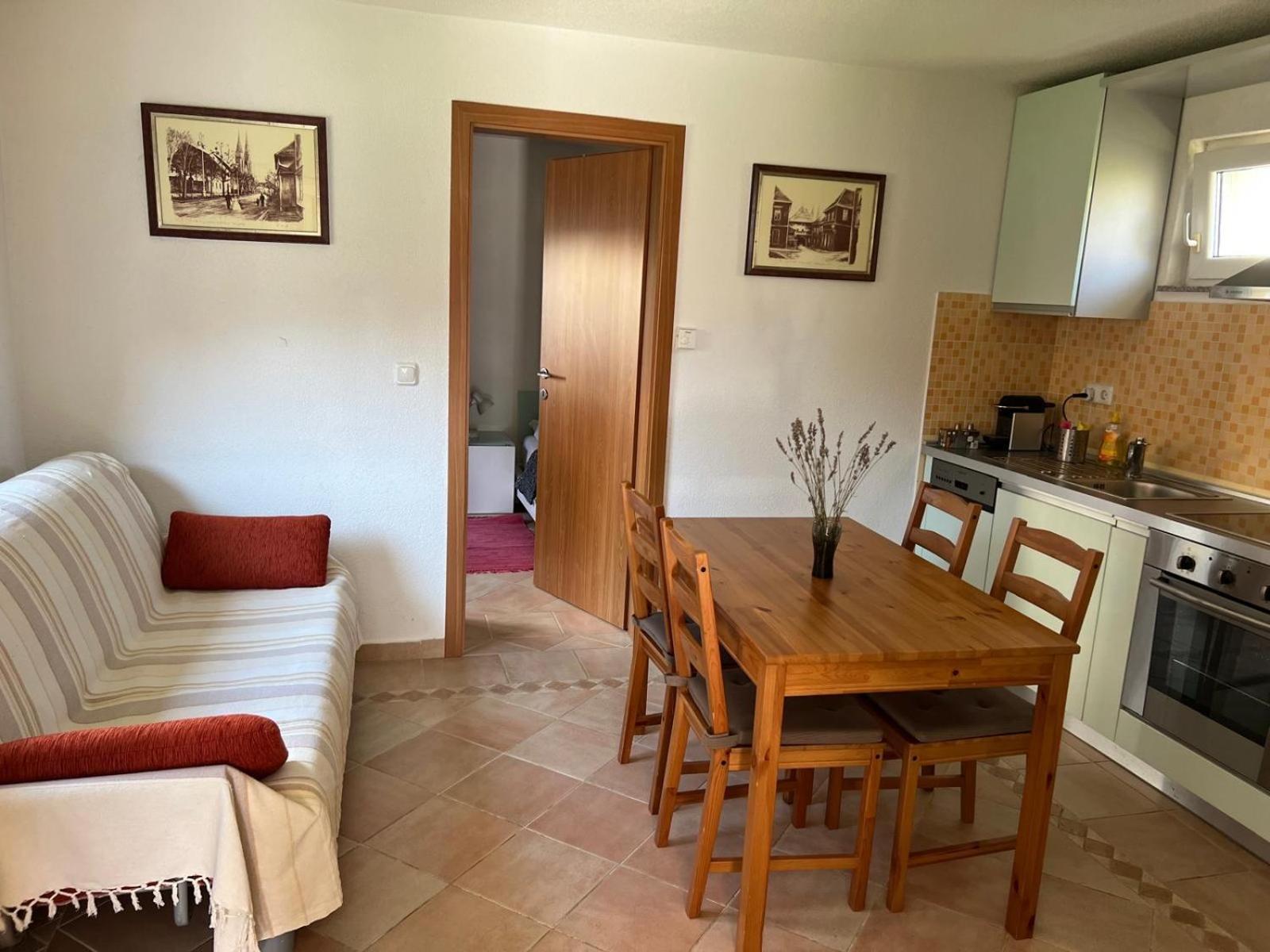 Minihaus In Zagreb Apartman Sesvete Kültér fotó