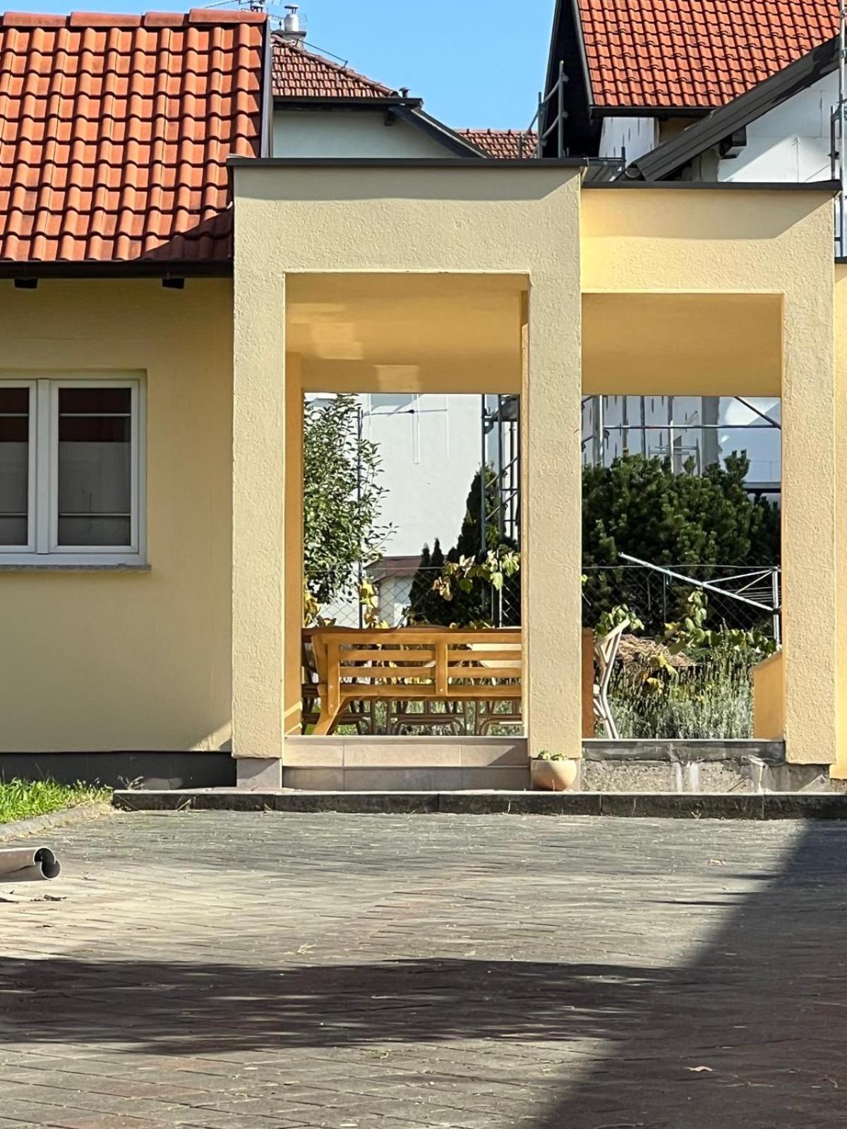 Minihaus In Zagreb Apartman Sesvete Kültér fotó